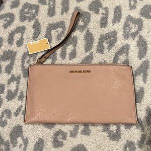 Michael Kors jet set clutch
